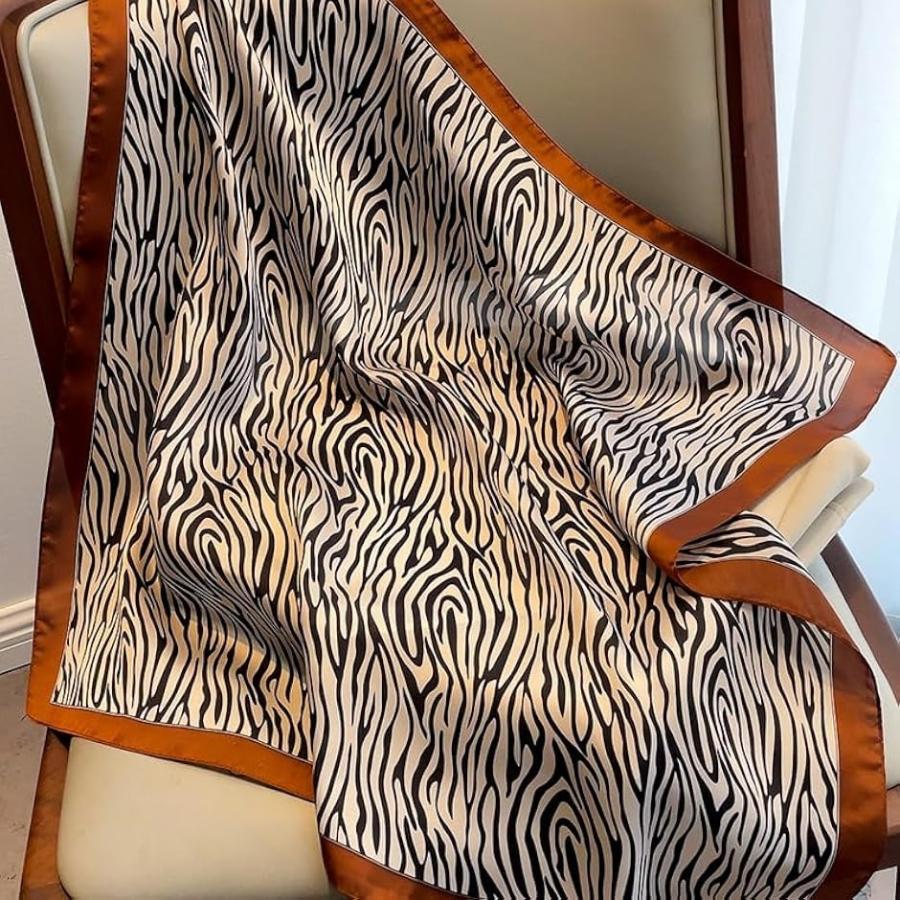 スカーフ シルク調 70cm正方形 プリント 上品カラー レディース 卒業式・プレゼント(ブラウン ゼブラ) - 画像 (4)