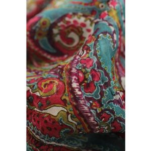 CAWAII コーディネートのポイントに映える色彩アートの大判スカーフ