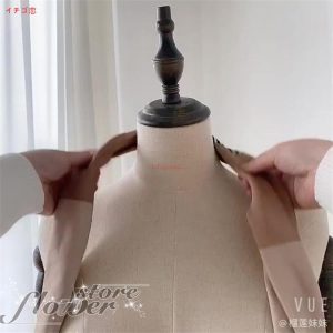 スカーフ レディース 春 夏 秋 冬 用 サテン 生地 馬 馬車 柄 正方形70*70cm